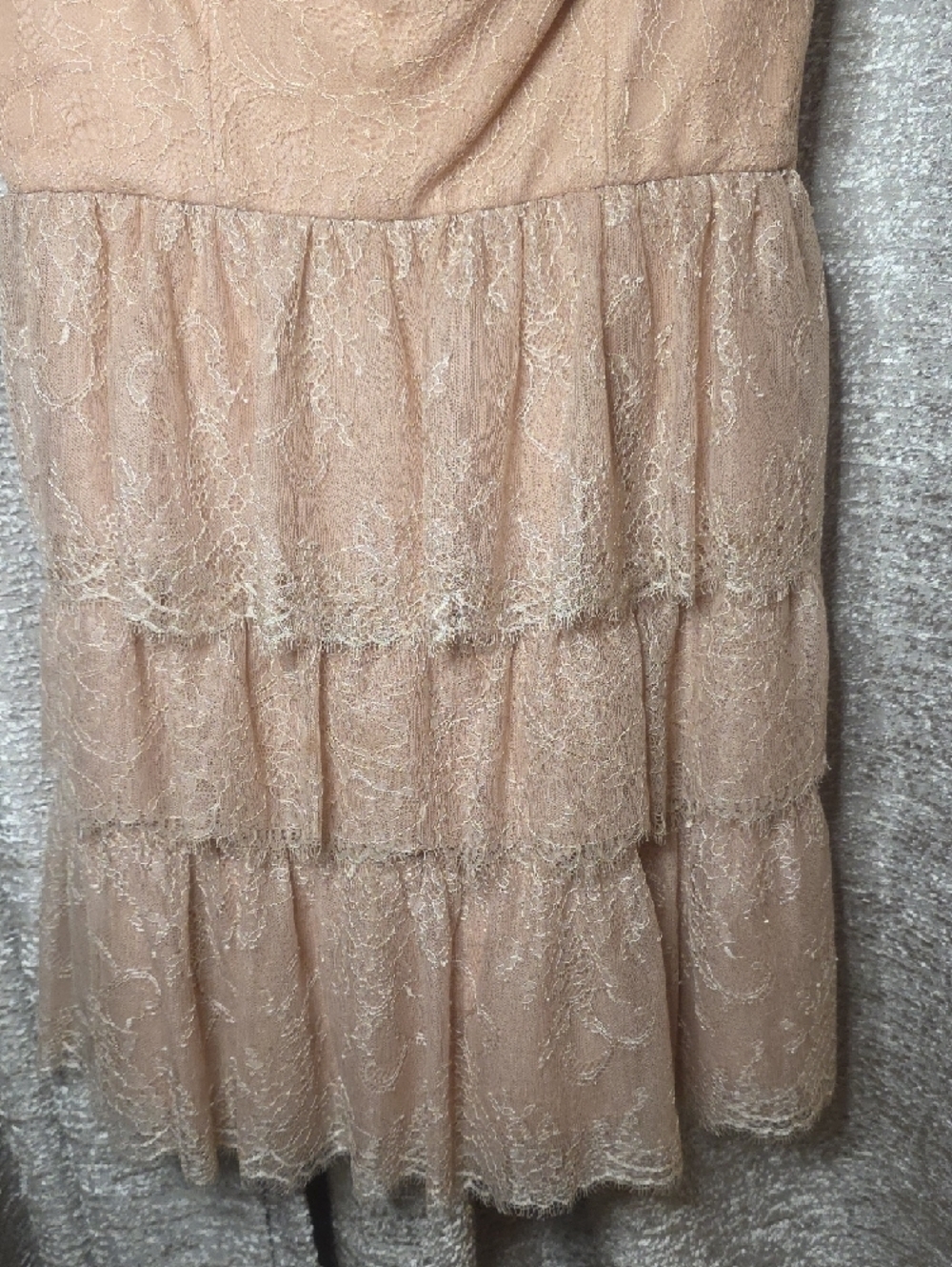 BCBGMaxAzria Strapless Blush-Pink Lace Tiered Dress Size 1p - Picture 3 of 6